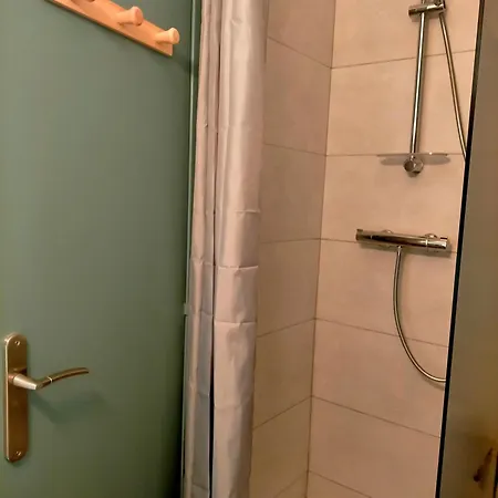 Le Provence 2 Etoiles Equipe, Wifi, Parking