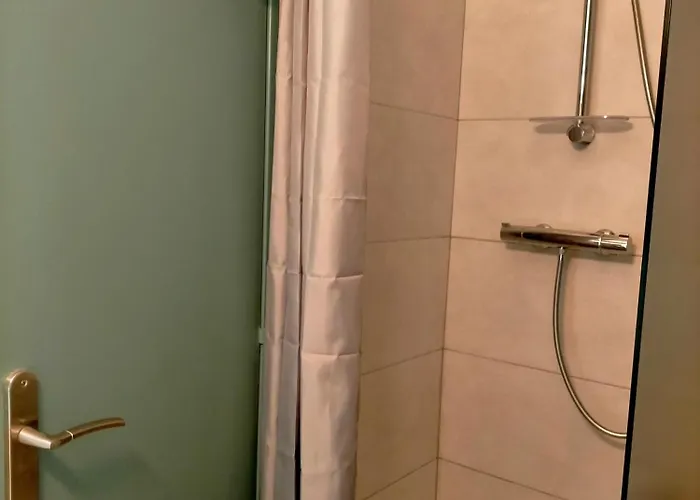 Le Provence 2 Etoiles Equipe, Wifi, Parking