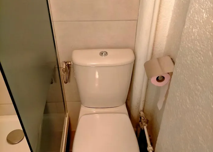 Le Provence 2 Etoiles Equipe, Wifi, Parking